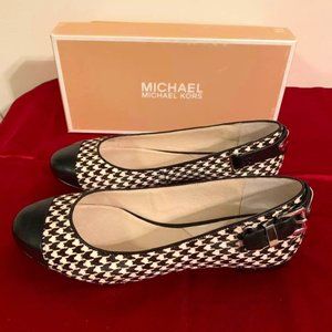 Women's Michael Kors houndstooth flats size 6